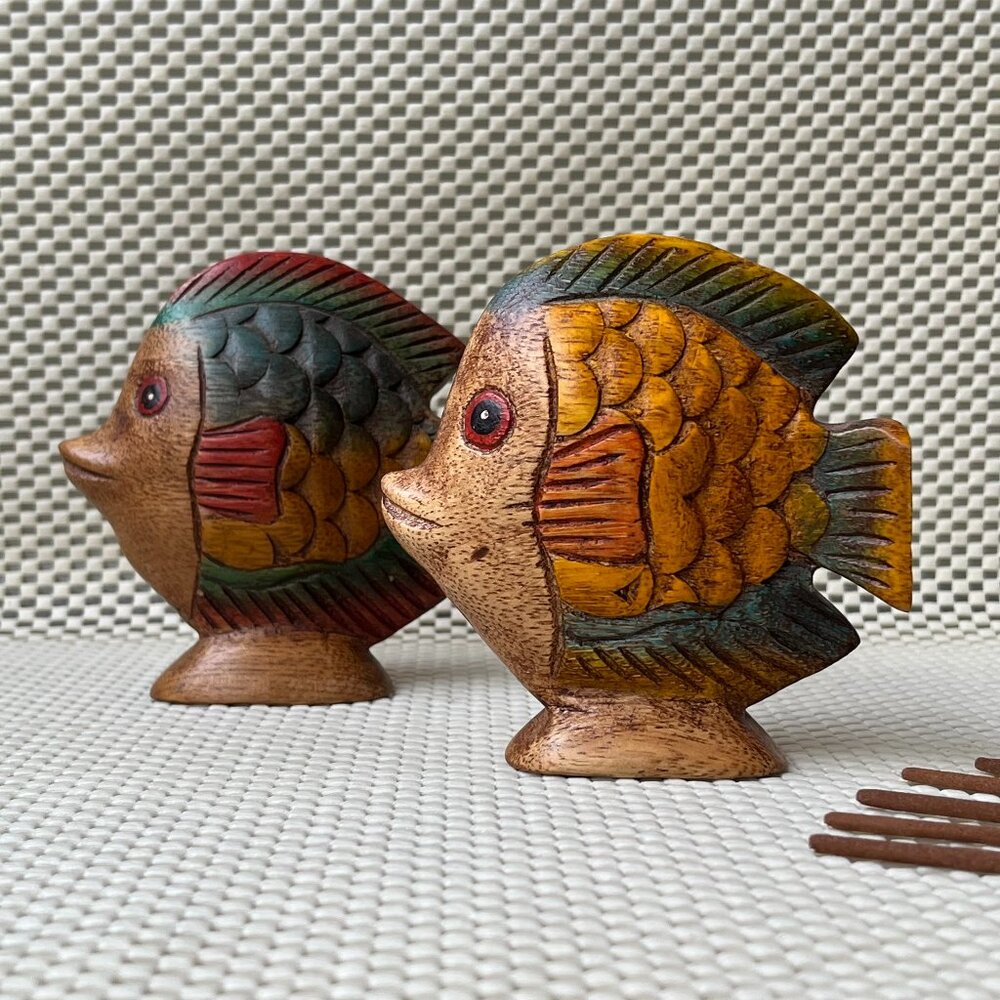 2 Wood Hand Carved Hand Painted Tropical Fishes 4" Tall